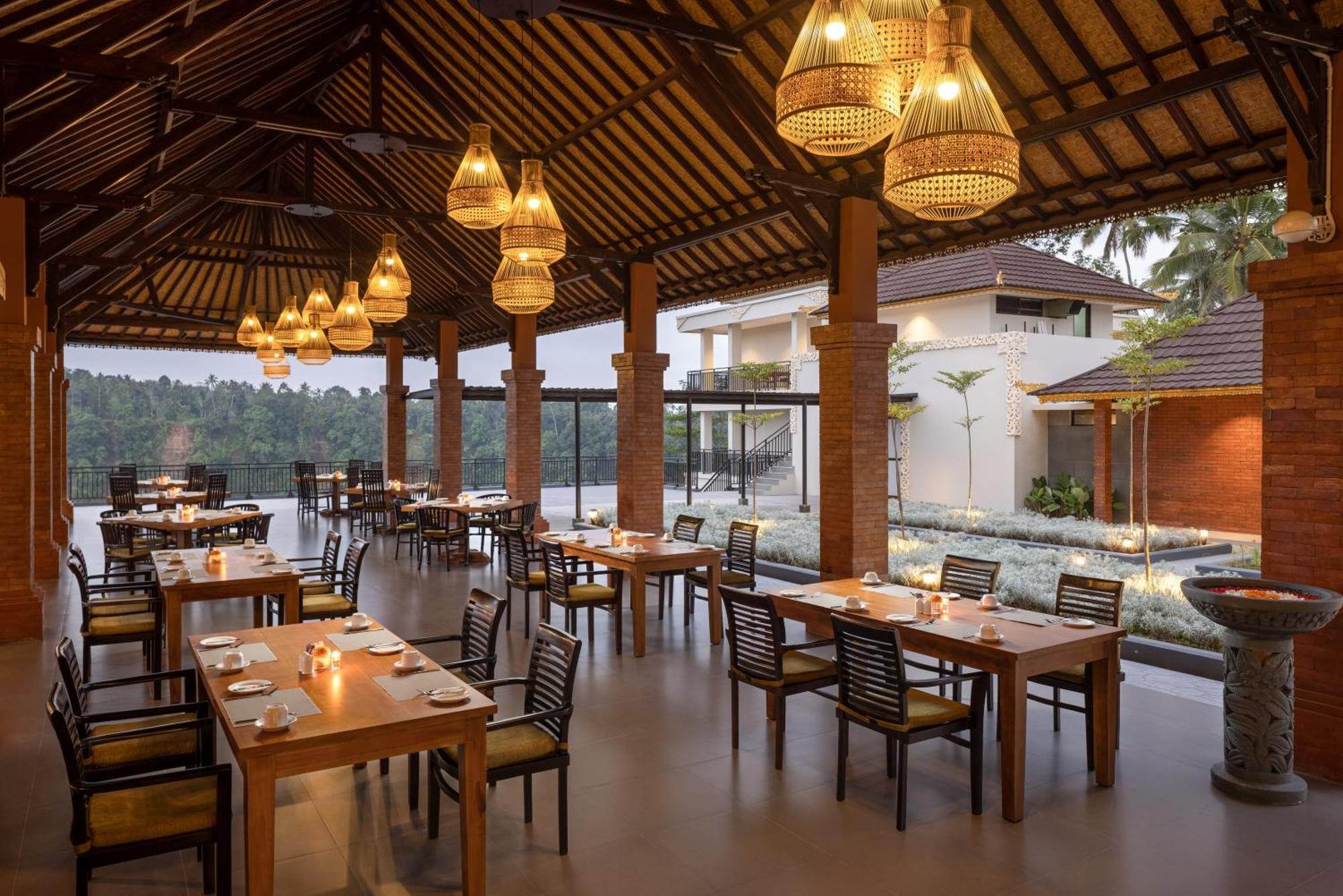 Tapa Agung View Hotel Menanga Exterior photo
